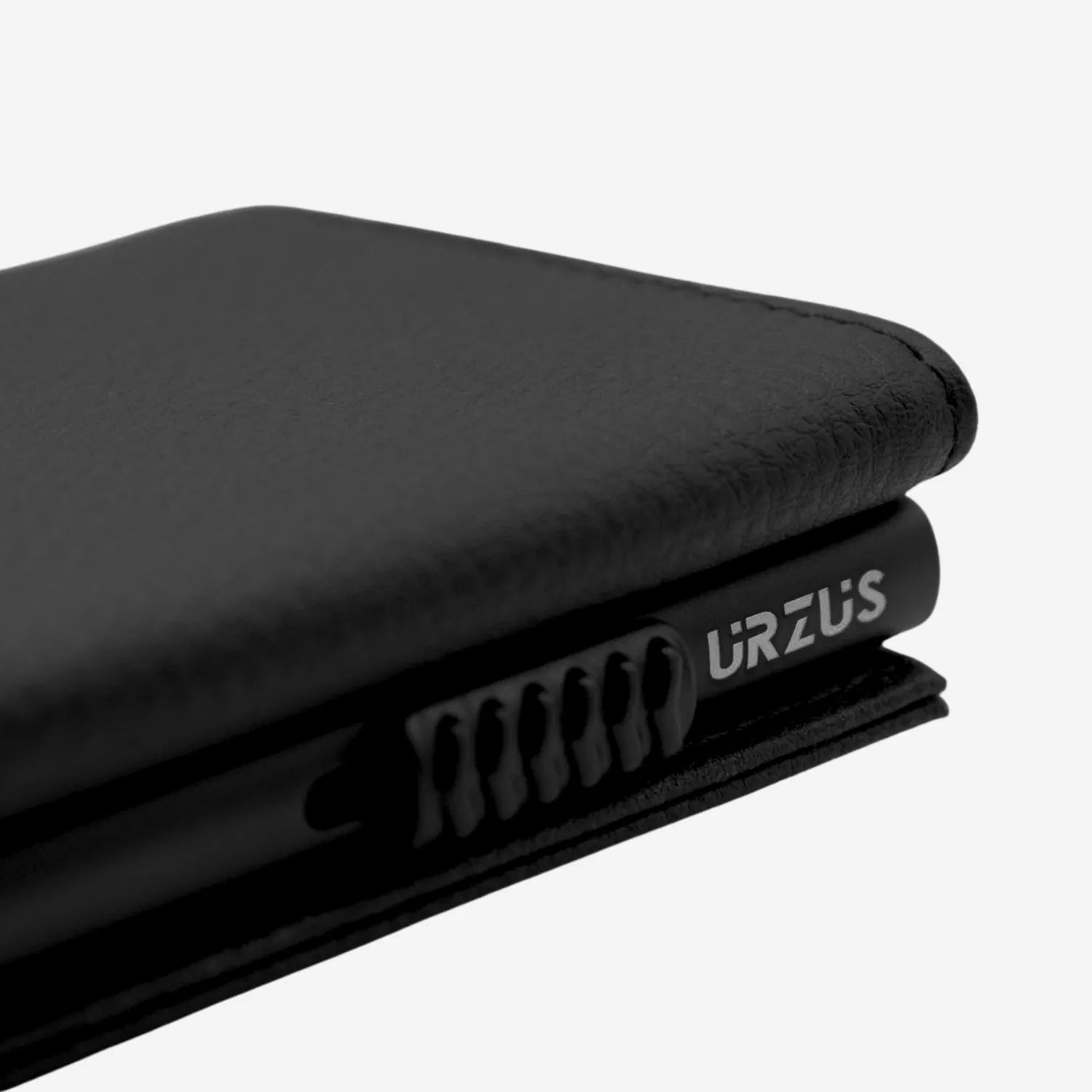 Billetera Anticlonación en cuero Black US302, vista lateral — accesorio compacto y elegante de Urzus