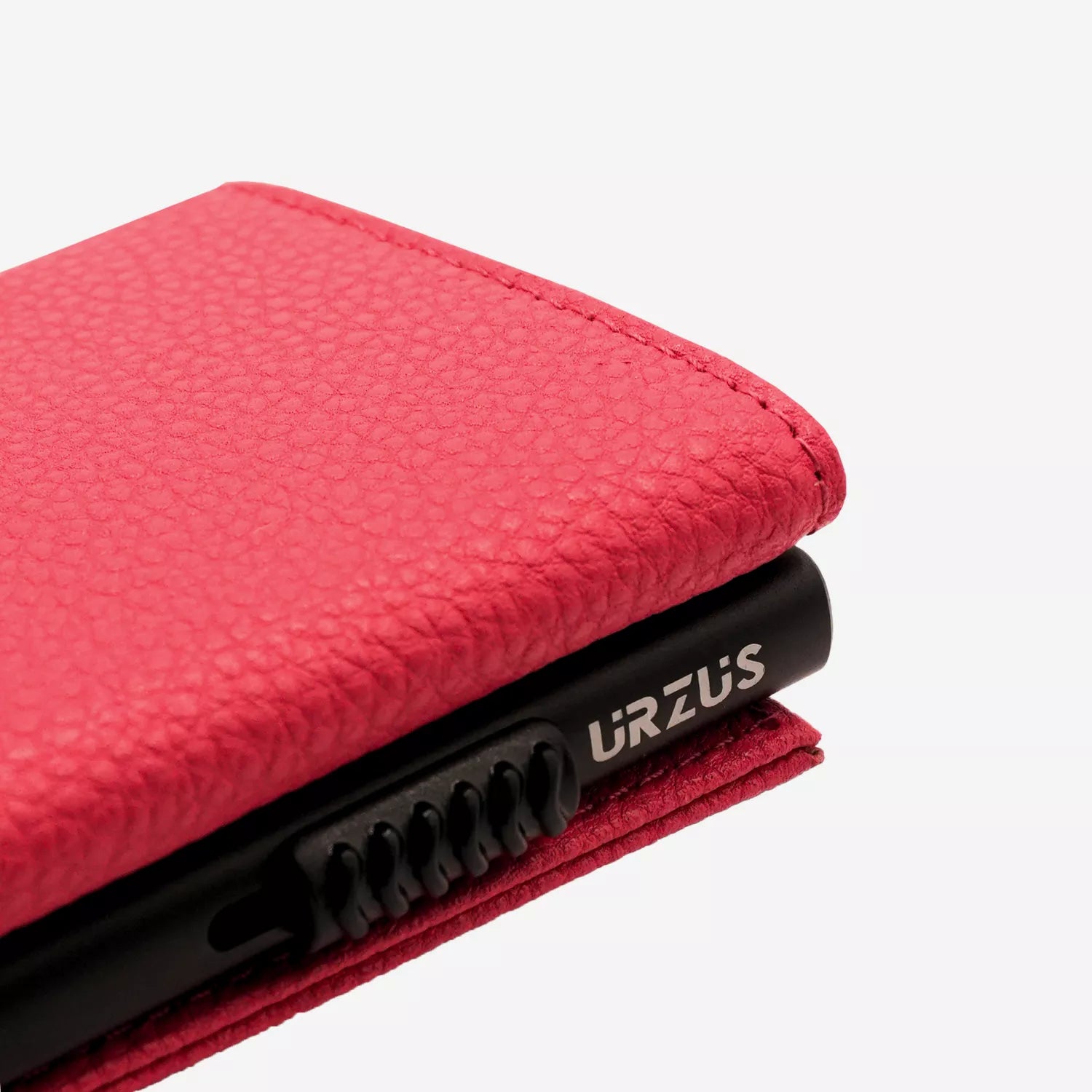 Billetera Anticlonación en cuero Fuchsia US302, vista lateral — accesorio compacto y elegante de Urzus
