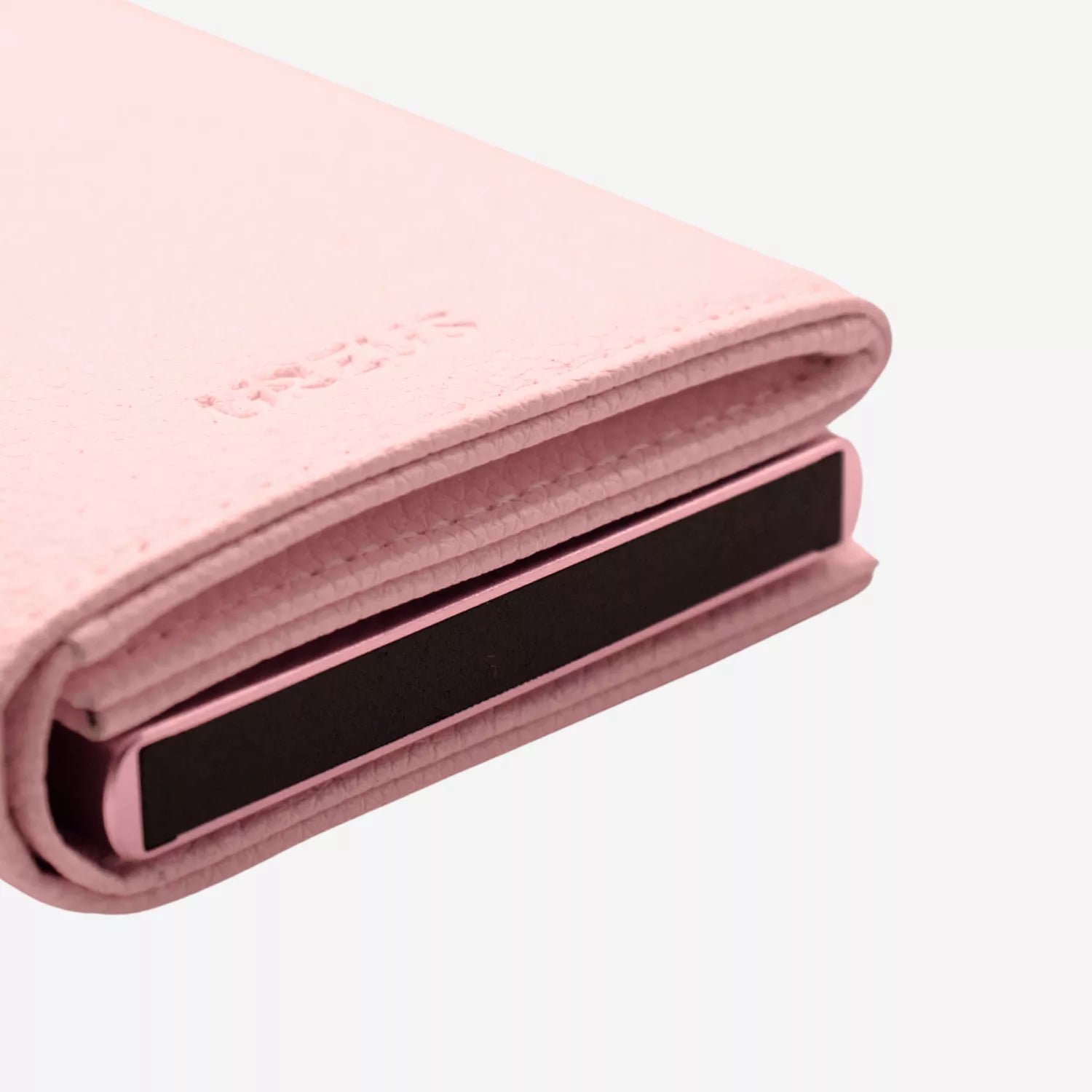 Billetera Anticlonación en cuero Pink US302, vista inferior — accesorio compacto y elegante de Urzus