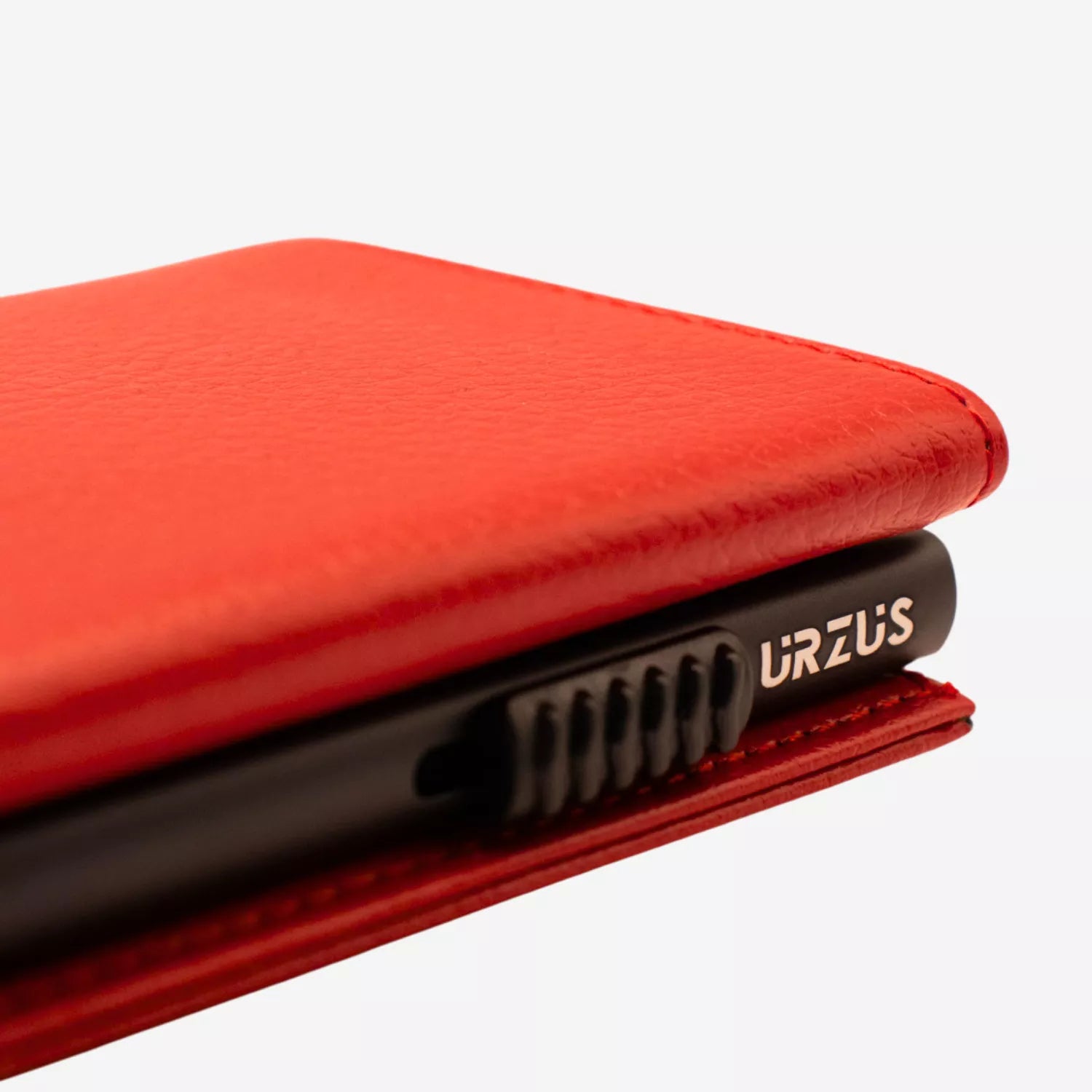Billetera Anticlonación en cuero Red US302, vista lateral — accesorio compacto y elegante de Urzus