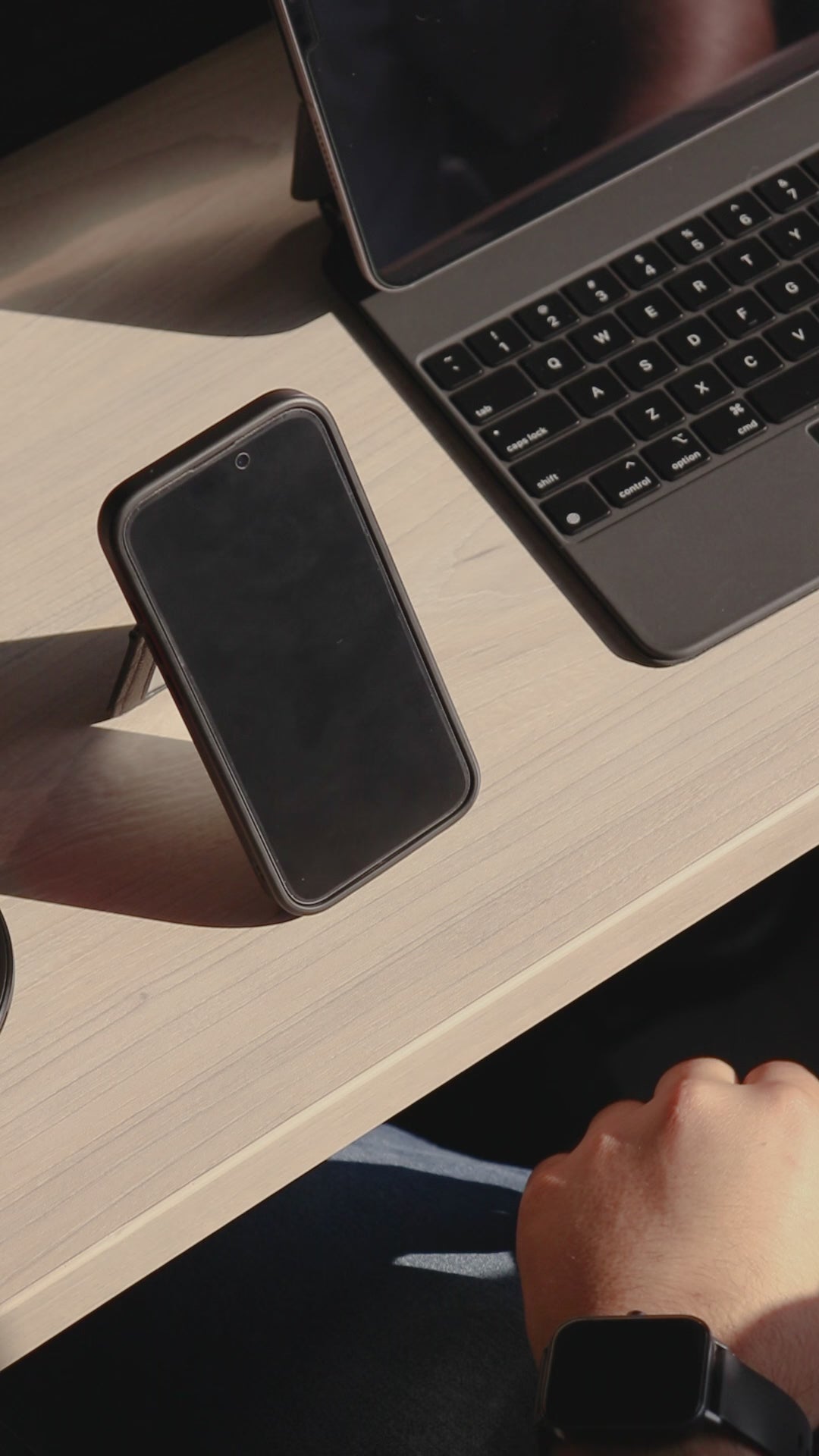 Tarjetero Magnético Anticlonación En Cuero con MagSafe Black US100